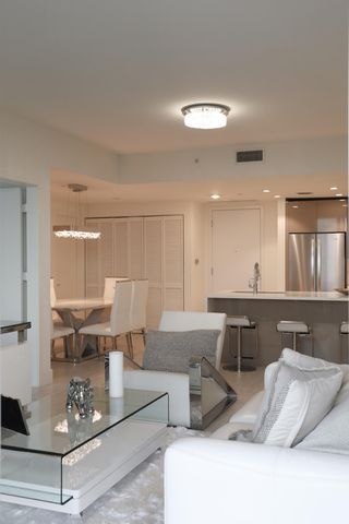 2000 Metropica Way 811, Sunrise, FL 33323