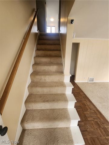 1367 Elmwood Avenue SW, North Canton, OH 44720