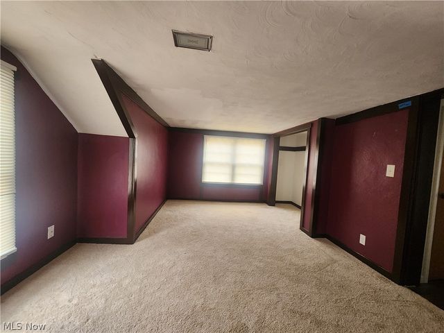 1367 Elmwood Avenue SW, North Canton, OH 44720