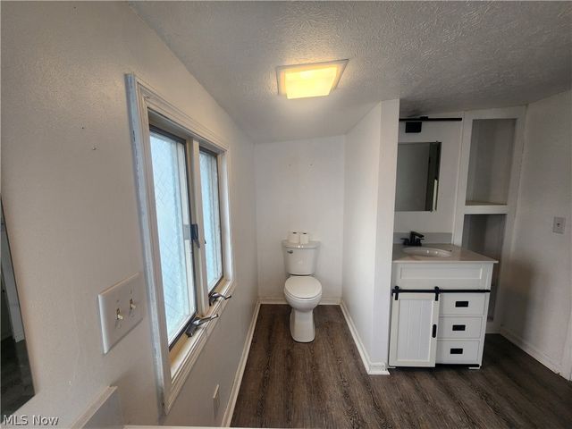 1367 Elmwood Avenue SW, North Canton, OH 44720