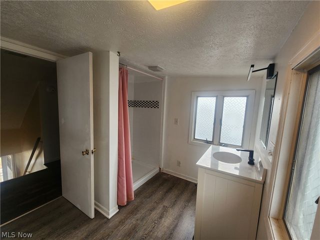 1367 Elmwood Avenue SW, North Canton, OH 44720