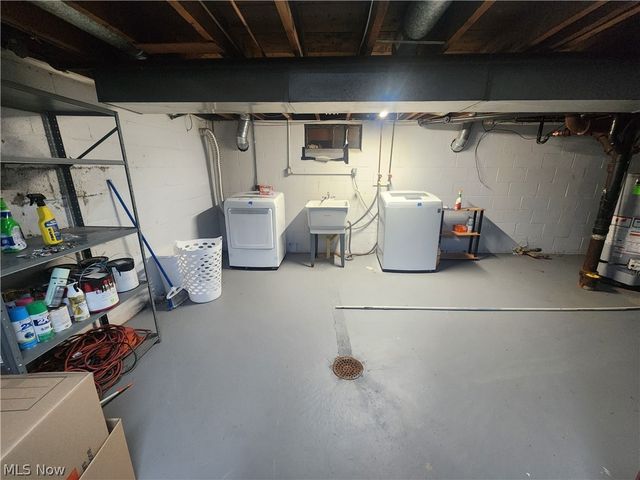 1367 Elmwood Avenue SW, North Canton, OH 44720