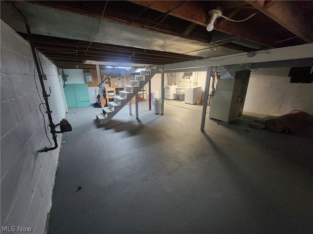 1367 Elmwood Avenue SW, North Canton, OH 44720