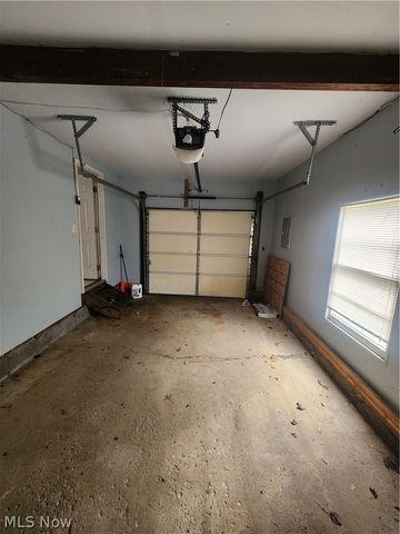 1367 Elmwood Avenue SW, North Canton, OH 44720