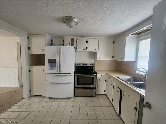 1367 Elmwood Avenue SW, North Canton, OH 44720