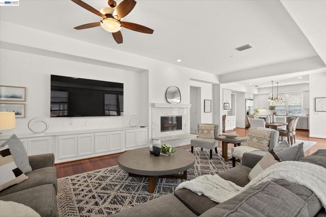 3001 Lusitana Dr, Livermore, CA 94550