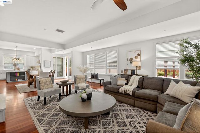 3001 Lusitana Dr, Livermore, CA 94550