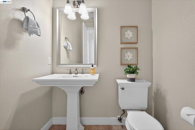 3001 Lusitana Dr, Livermore, CA 94550