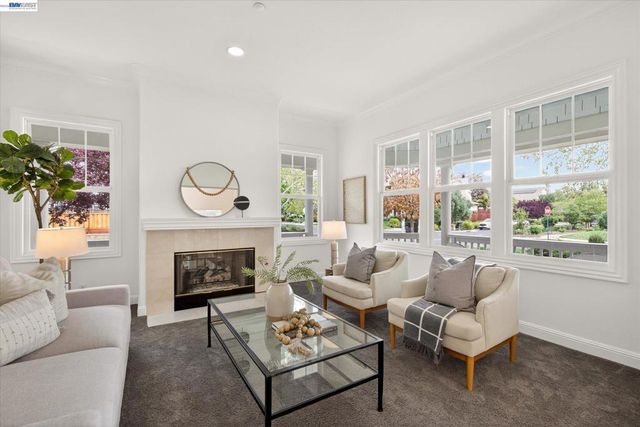 3001 Lusitana Dr, Livermore, CA 94550