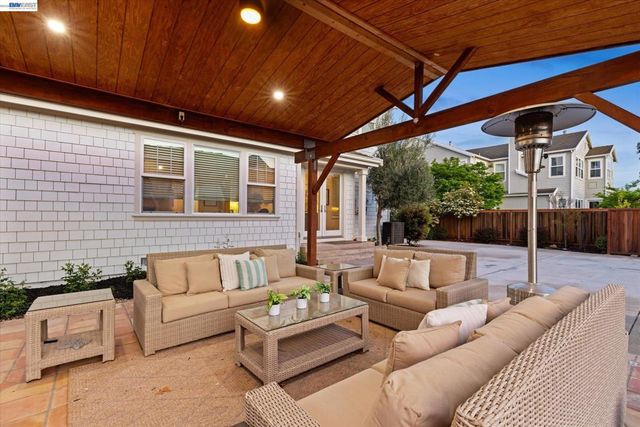 3001 Lusitana Dr, Livermore, CA 94550