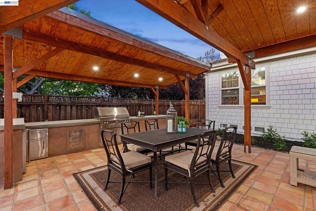 3001 Lusitana Dr, Livermore, CA 94550