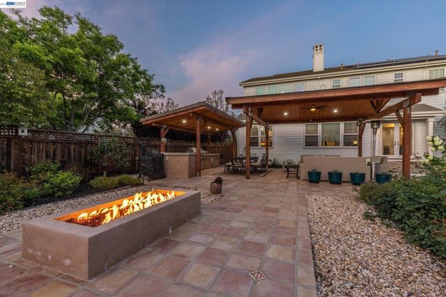 3001 Lusitana Dr, Livermore, CA 94550