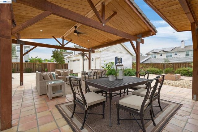 3001 Lusitana Dr, Livermore, CA 94550