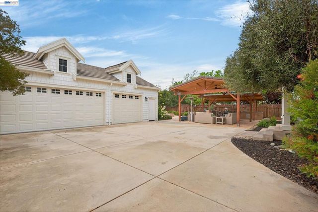 3001 Lusitana Dr, Livermore, CA 94550