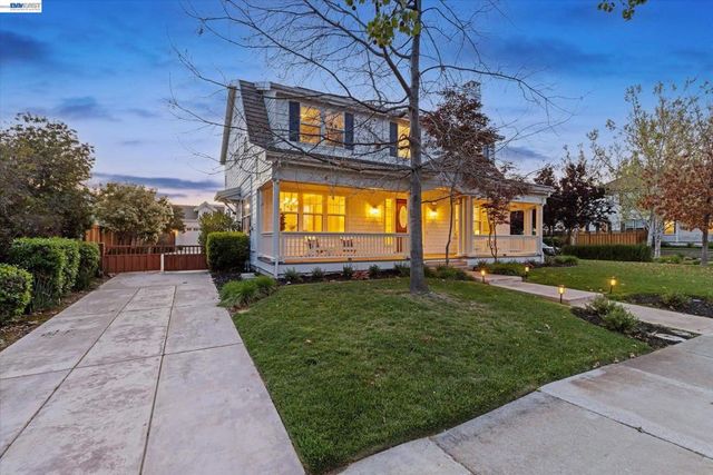 3001 Lusitana Dr, Livermore, CA 94550