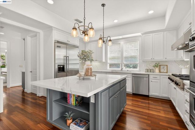 3001 Lusitana Dr, Livermore, CA 94550