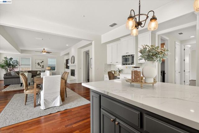 3001 Lusitana Dr, Livermore, CA 94550