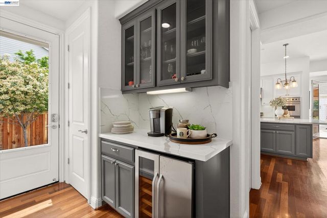 3001 Lusitana Dr, Livermore, CA 94550