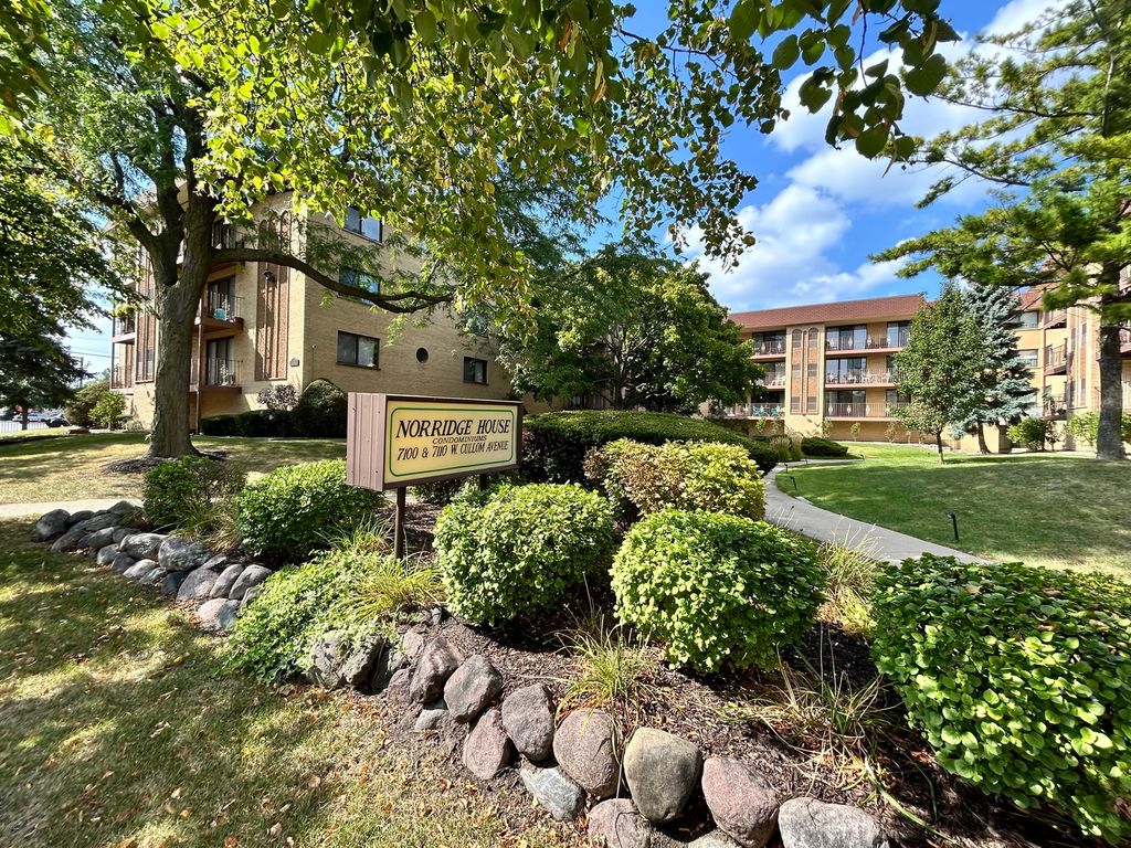 7110 W Cullom Avenue 111, Norridge, IL 60706