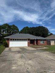 2033 Shadow Lake Dr, Gulf Breeze, FL 32563