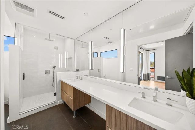 5151 W Redondo Court, Los Angeles, CA 90019
