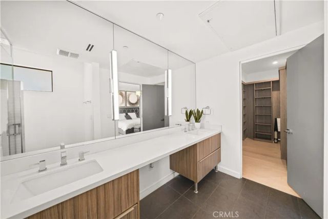 5151 W Redondo Court, Los Angeles, CA 90019