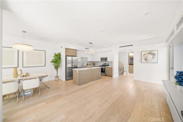 5151 W Redondo Court, Los Angeles, CA 90019
