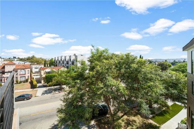 5151 W Redondo Court, Los Angeles, CA 90019