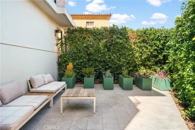 5151 W Redondo Court, Los Angeles, CA 90019