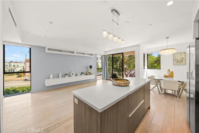 5151 W Redondo Court, Los Angeles, CA 90019