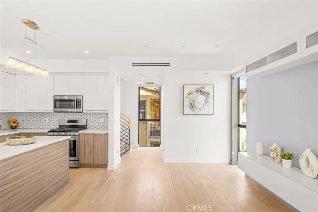 5151 W Redondo Court, Los Angeles, CA 90019