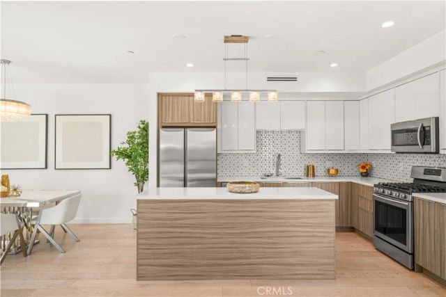 5151 W Redondo Court, Los Angeles, CA 90019