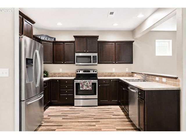 5739 AVALON Aly, Eugene, OR 97402