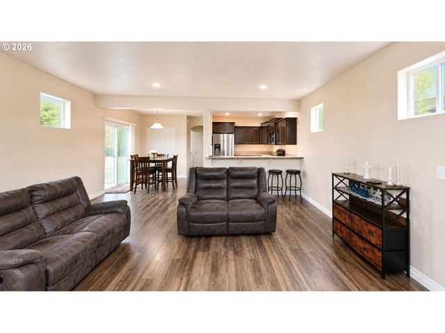 5739 AVALON Aly, Eugene, OR 97402