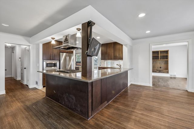 6100 Colfax Lane S, Minneapolis, MN 55419