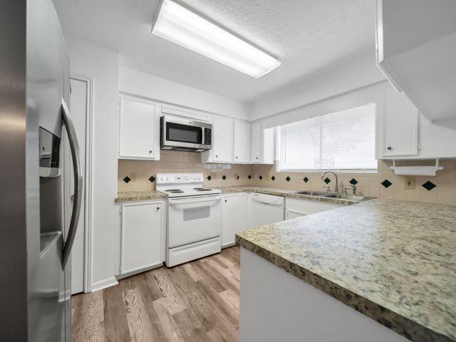 162 Greenleaf Lane, Conroe, TX 77304