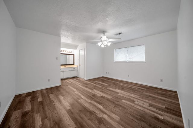 162 Greenleaf Lane, Conroe, TX 77304