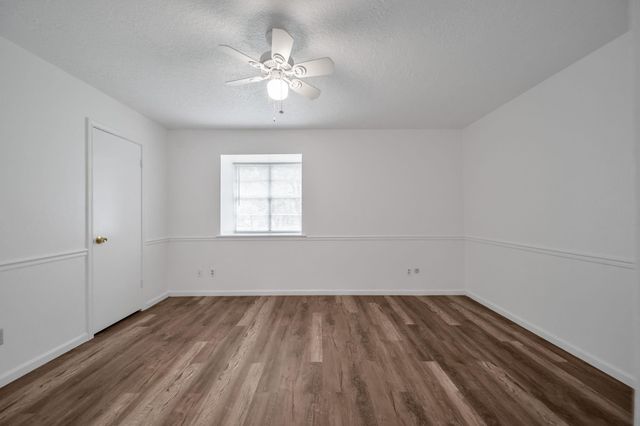 162 Greenleaf Lane, Conroe, TX 77304