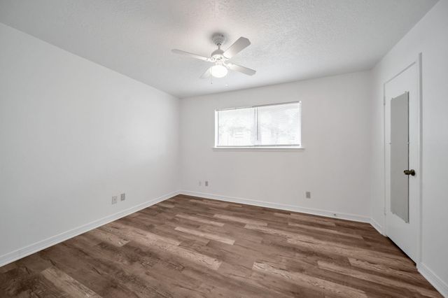 162 Greenleaf Lane, Conroe, TX 77304