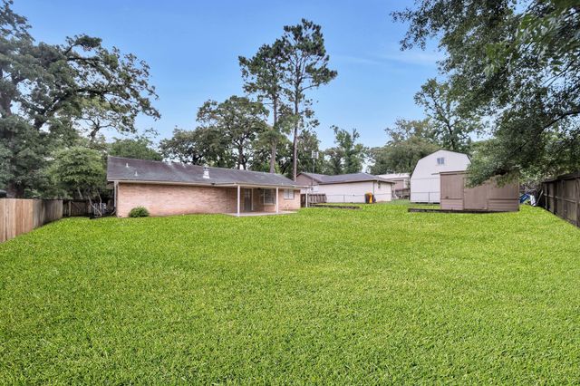 162 Greenleaf Lane, Conroe, TX 77304