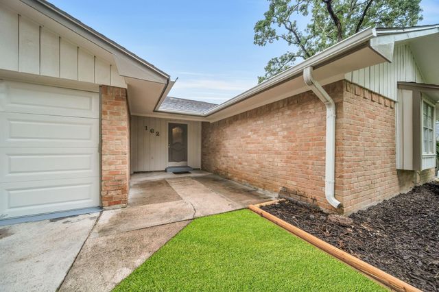 162 Greenleaf Lane, Conroe, TX 77304