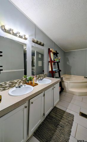 10706 Bourn Dr, Tyler, TX 75708