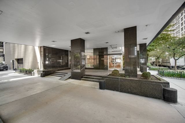 850 N Dewitt Place 17H, Chicago, IL 60611