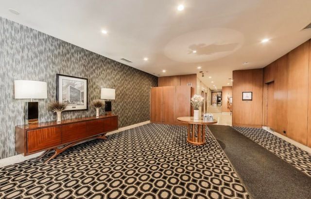850 N Dewitt Place 17H, Chicago, IL 60611