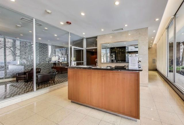 850 N Dewitt Place 17H, Chicago, IL 60611
