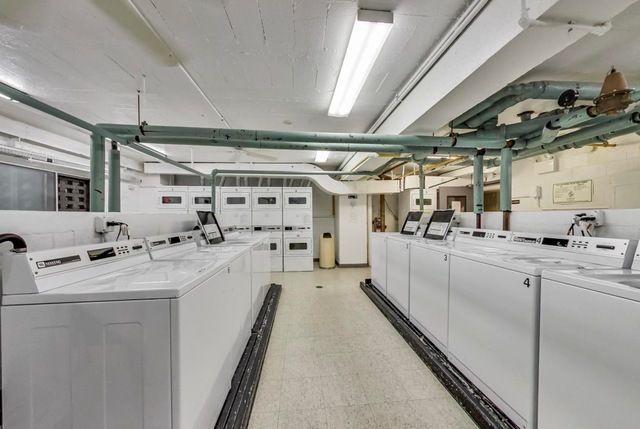 850 N Dewitt Place 17H, Chicago, IL 60611