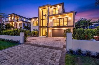 1085 SANDPIPER ST, Naples, FL 34102