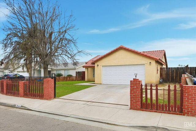 2114 Foxglove Court, Bakersfield, CA 93304