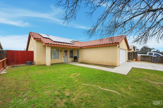 2114 Foxglove Court, Bakersfield, CA 93304