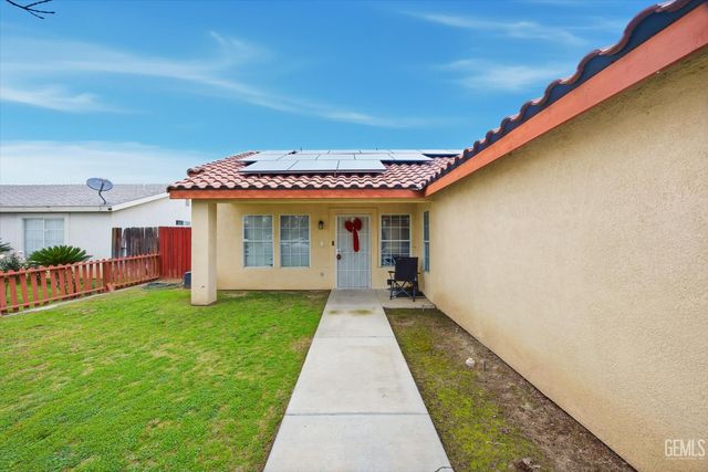 2114 Foxglove Court, Bakersfield, CA 93304